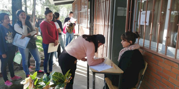 Aplica examen de admisión en escuelas normales , el IEBEM