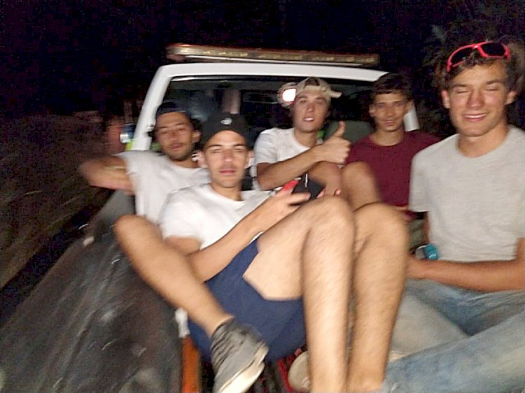 Rescatan a adolescentes extraviados en la zona boscosa de Tepoztlán