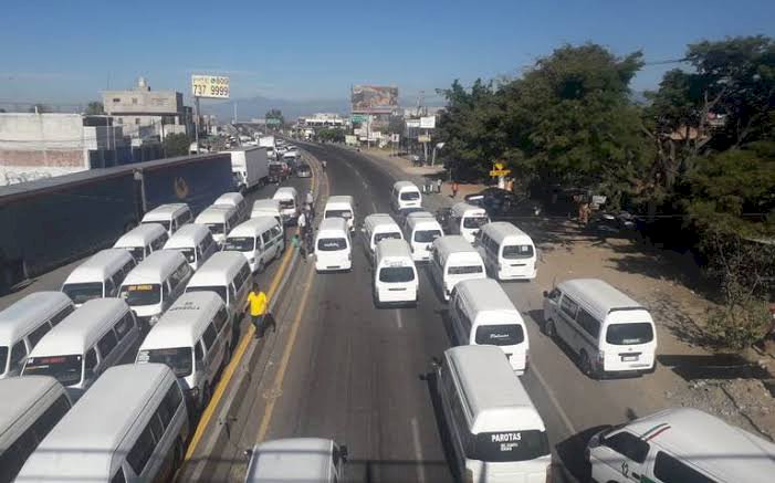 Mantienen transportistas su  amenaza de cerrar el estado
