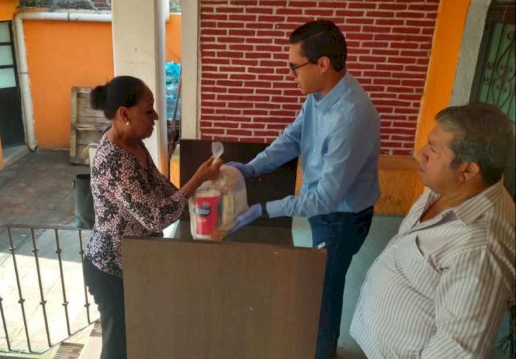 Continúa ayudando el PAN a los más necesitados con despensas