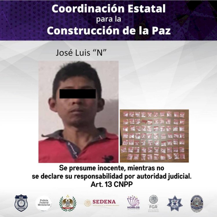 Capturan a presunto vendedor de drogas; derrapó su moto; llevaba dosis de cristal
