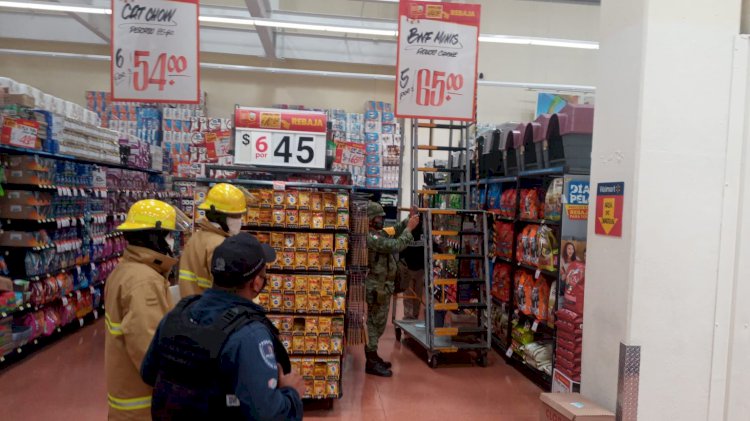 Gran movilización por falsa bomba en Walmart de Jiutepec