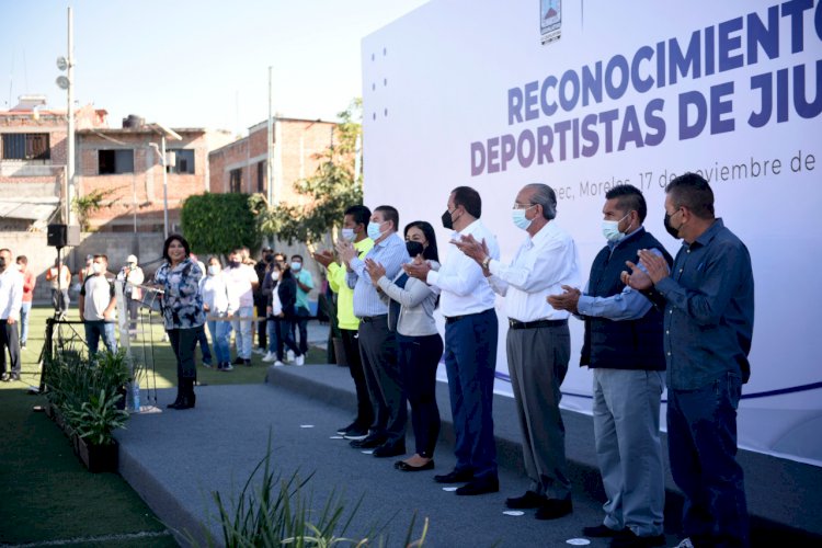 Motiva el gobernador Blanco a deportistas de Jiutepec a lograr sus objetivos